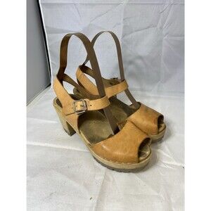 Mia Greta Clog Sandals in Luggage Wood Women’s Size 37/7 Peep Toe
